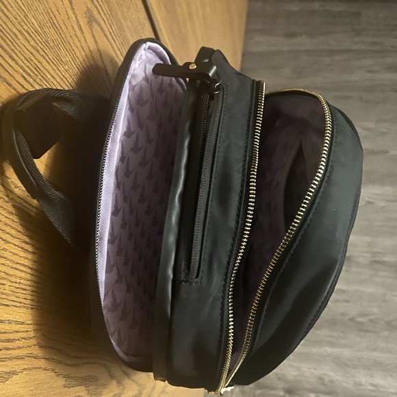 Lo & Sons The Beacon Backpack - Picture 2 of 14